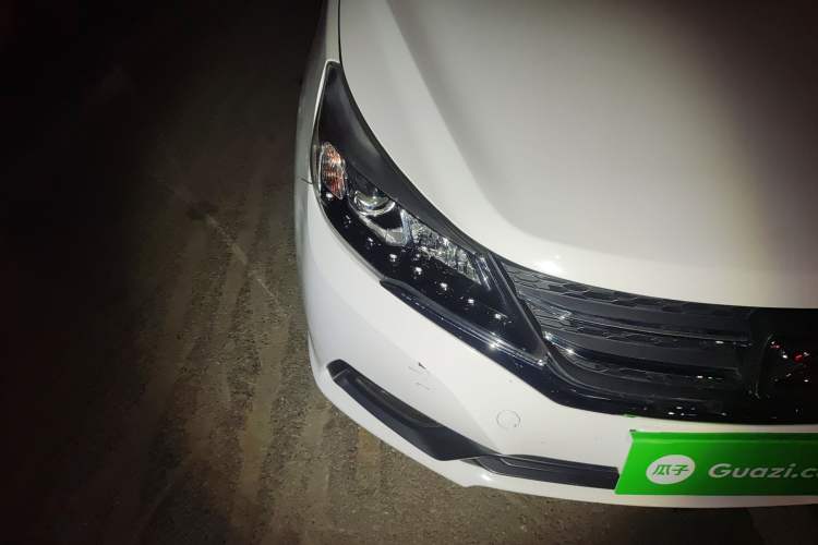Used Zotye Z300 2014 New Vision 1.5L Manual Luxury Model Right Front Headlight