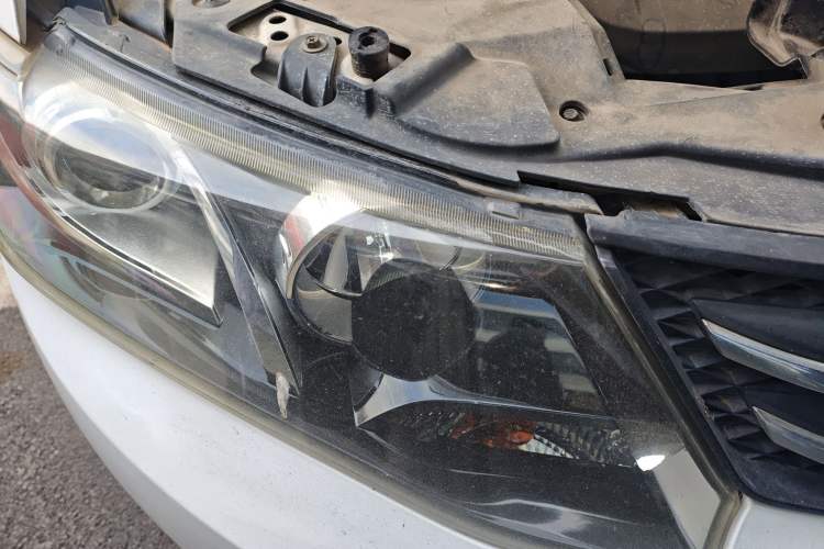 Used Zotye Z300 2014 1.5L Urban Edition Manual Luxury Model Right Front Headlight