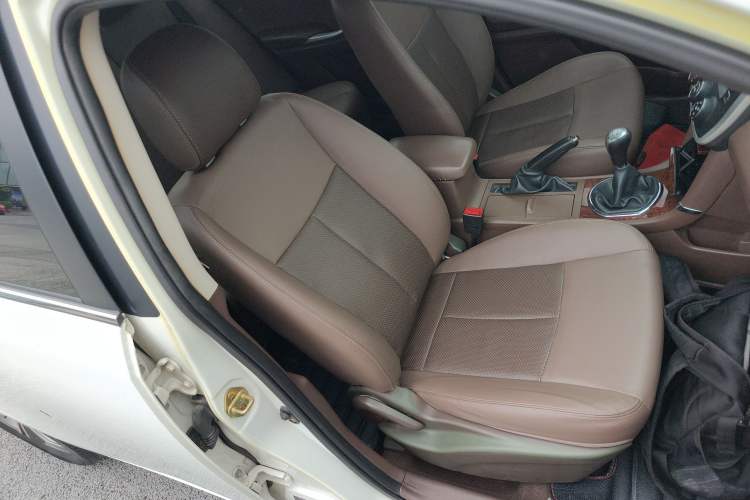 Used Zotye Z300 2014 1.5L Urban Edition Manual Luxury Model Right Front Seat