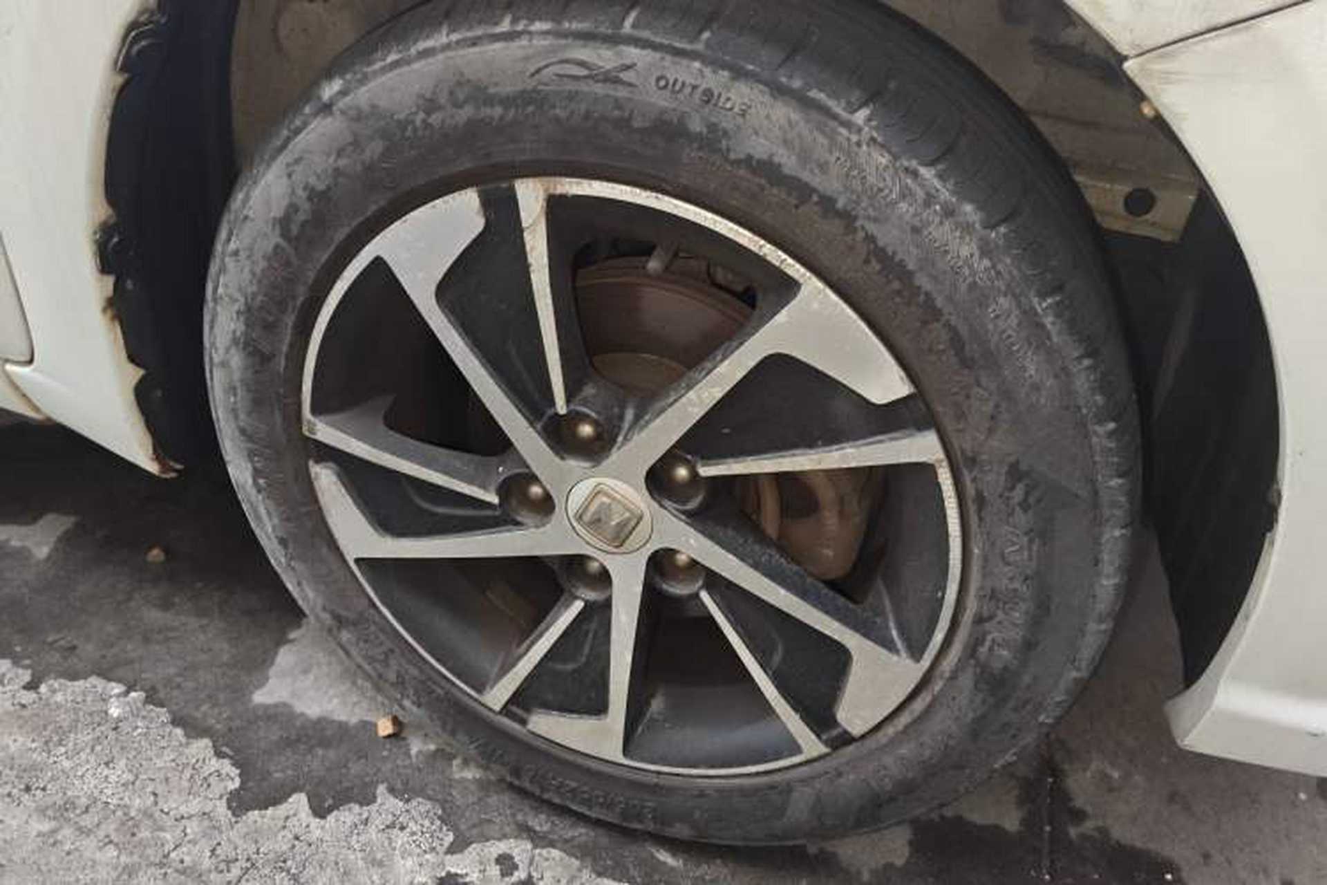 Used Zotye Z300 2014 1.5L Urban Edition Manual Luxury Model Right Front Wheel Hub