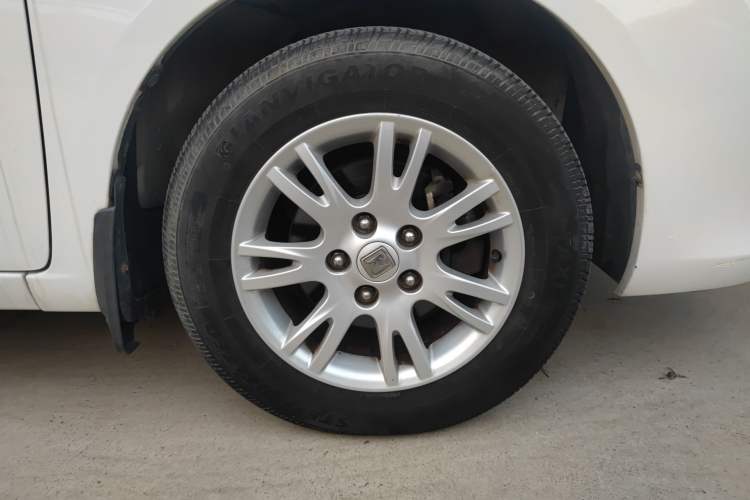 Used Zotye Z300 2014 1.5L Value Edition Manual Elite Model Right Front Wheel Hub