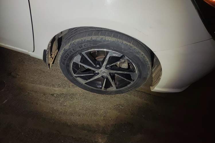 Used Zotye Z300 2014 New Vision 1.5L Manual Luxury Model Right Front Wheel Hub