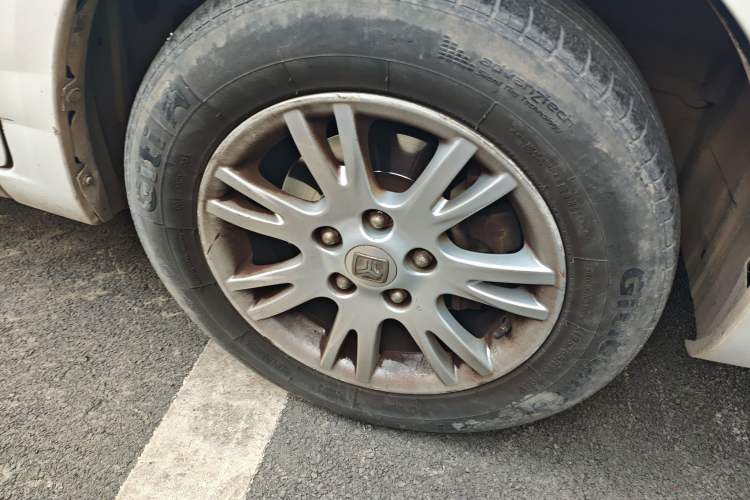 Used Zotye Z300 2014 1.5L Urban Edition Manual Luxury Model Right Front Wheel Hub