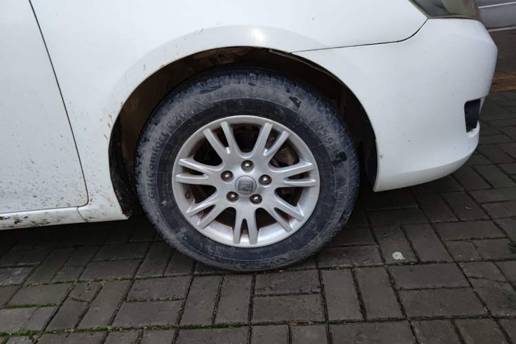 Used Zotye Z300 2014 1.5L Value Edition Manual Elite Model Right Front Wheel Hub
