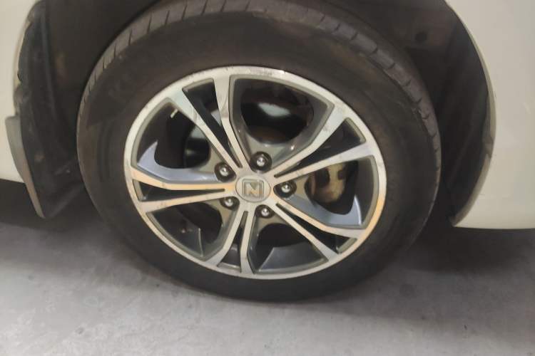 Used Zotye Z300 2014 1.5L Urban Edition Manual Luxury Model Right Front Wheel Hub