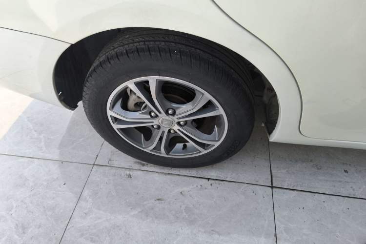 Used Zotye Z300 2014 1.6L Urban Edition Automatic Luxury Model Right Rear Wheel Hub
