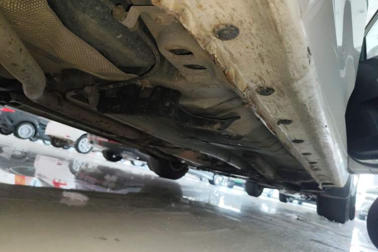 Used Zotye Z300 2014 1.5L Value Edition Manual Elite Model Right Side Sill