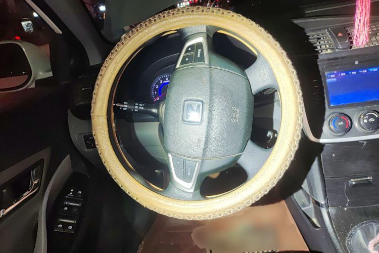 Used Zotye Z300 2014 New Vision 1.5L Manual Luxury Model Steering Wheel
