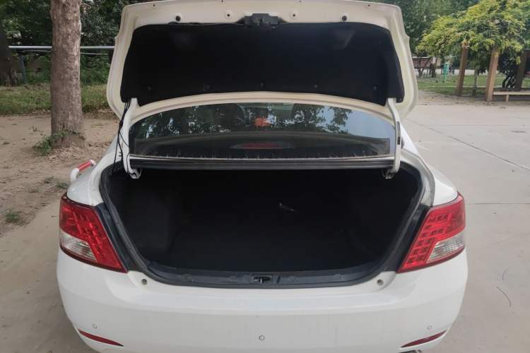 Used Zotye Z300 2014 1.5L Value Edition Manual Elite Model Trunk