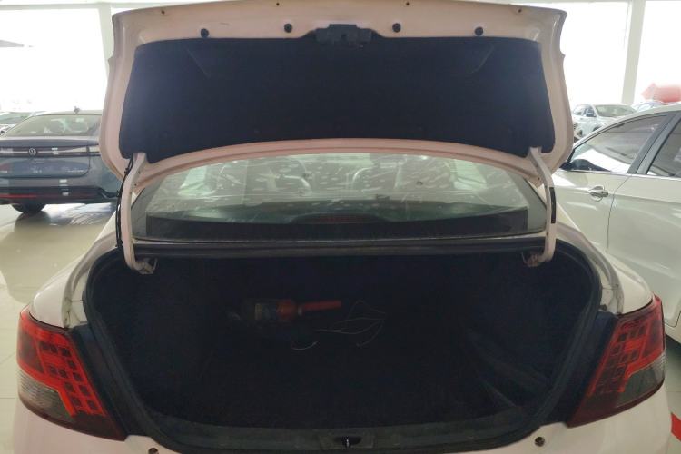 Used Zotye Z300 2014 1.5L Value Edition Manual Elite Model Trunk