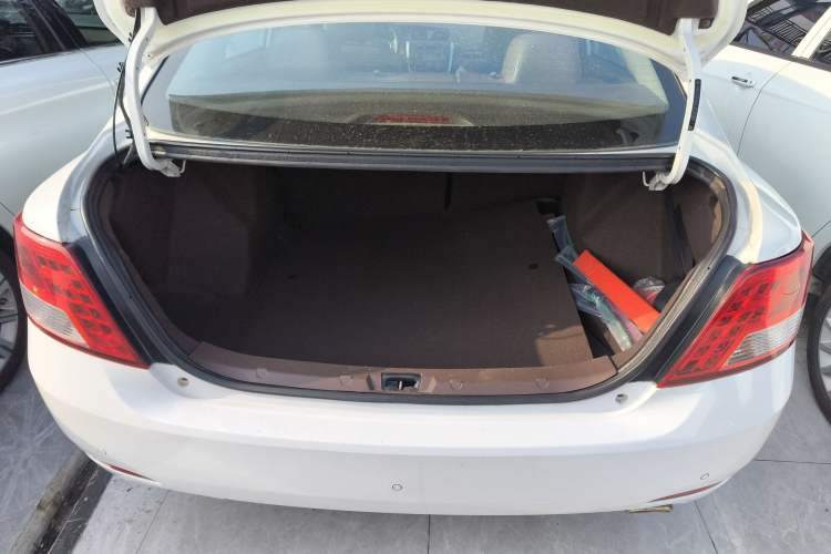 Used Zotye Z300 2014 1.6L Urban Edition Automatic Luxury Model Trunk