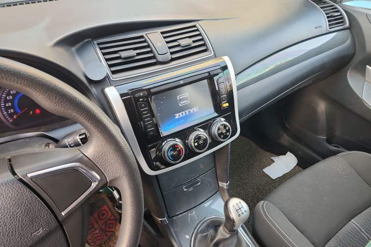 Used Zotye Z300 2016 New Vision 1.5L Manual Gratitude Edition Audio And AC Panel