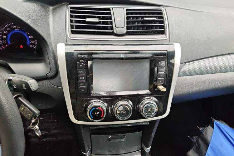 Used Zotye Z300 2016 1.5L Manual Elite Version Audio And AC Panel
