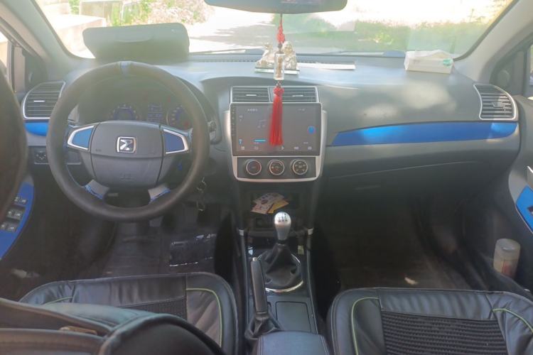 Used Zotye Z300 2016 New Vision 1.5L Manual Entry-Level Model Center Console
