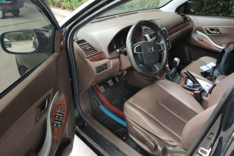 Used Zotye Z300 2016 New Vision 1.5L Manual Entry-Level Model with Sunroof Driver Seat
