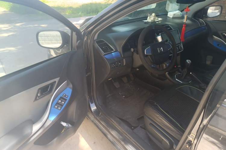 Used Zotye Z300 2016 New Vision 1.5L Manual Entry-Level Model Driver Seat