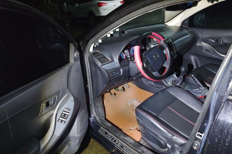Used Zotye Z300 2016 1.5L Manual Elite Version Driver Seat