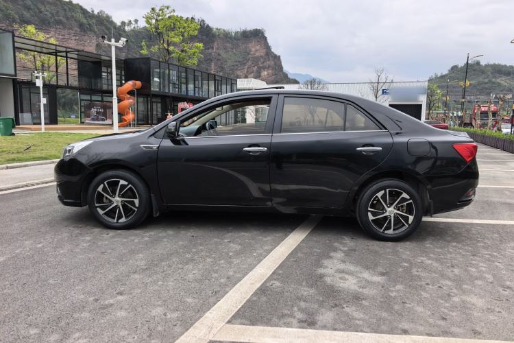 Used Zotye Z300 2016 1.5L Manual Luxury Model Exterior 3