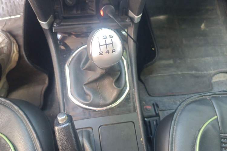 Used Zotye Z300 2016 New Vision 1.5L Manual Entry-Level Model Gear Lever
