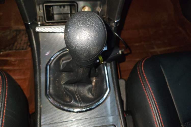 Used Zotye Z300 2016 1.5L Manual Elite Version Gear Lever