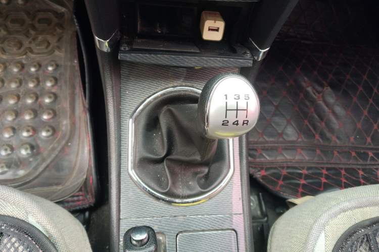 Used Zotye Z300 2016 1.5L Manual Elite Version Gear Lever
