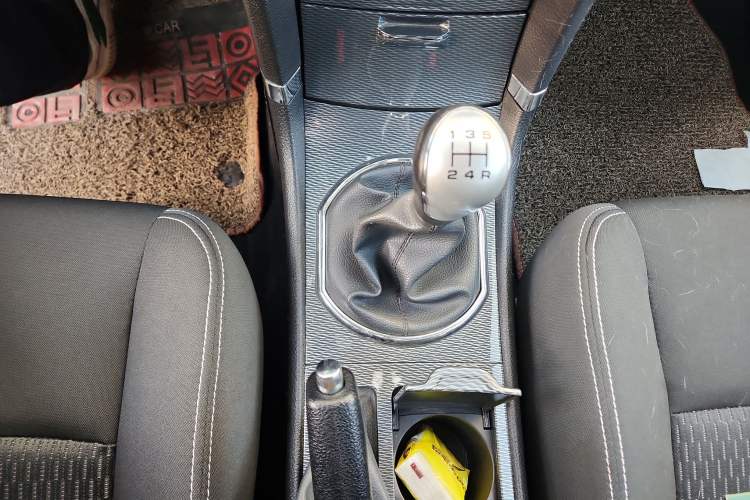 Used Zotye Z300 2016 New Vision 1.5L Manual Gratitude Edition Gear Lever