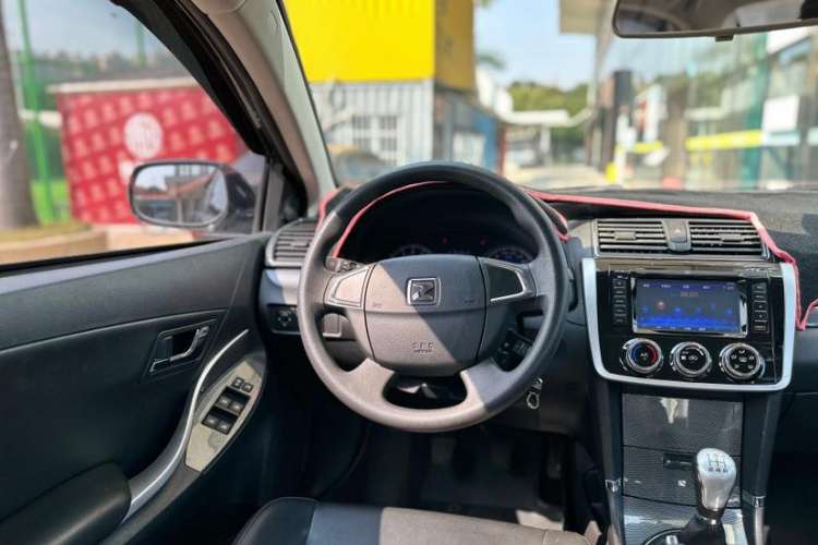 Used Zotye Z300 2016 1.5L Manual Luxury Model Interior 1