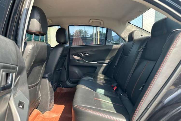 Used Zotye Z300 2016 1.5L Manual Luxury Model Interior 4