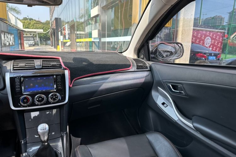 Used Zotye Z300 2016 1.5L Manual Luxury Model Interior 5