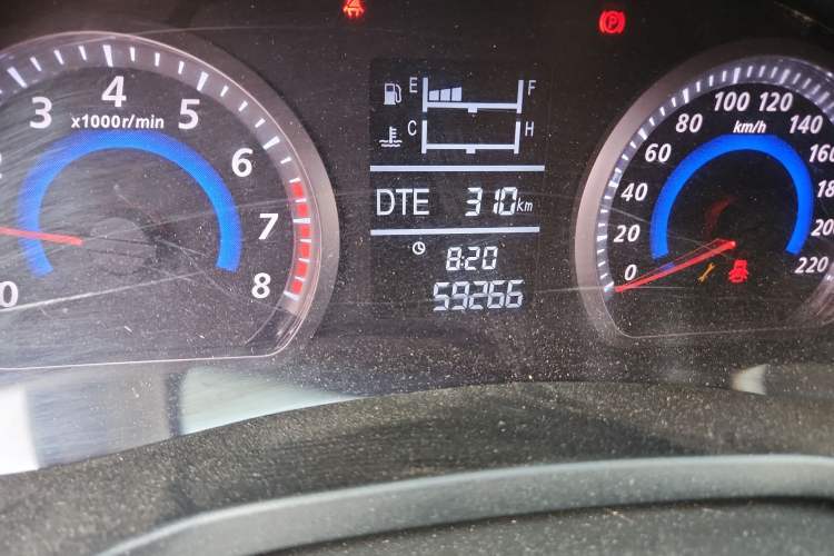 Used Zotye Z300 2016 New Vision 1.5L Manual Gratitude Edition Odometer Close Up