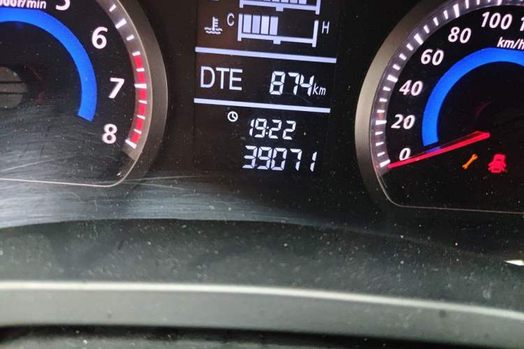 Used Zotye Z300 2016 1.5L Manual Elite Version Odometer Close Up