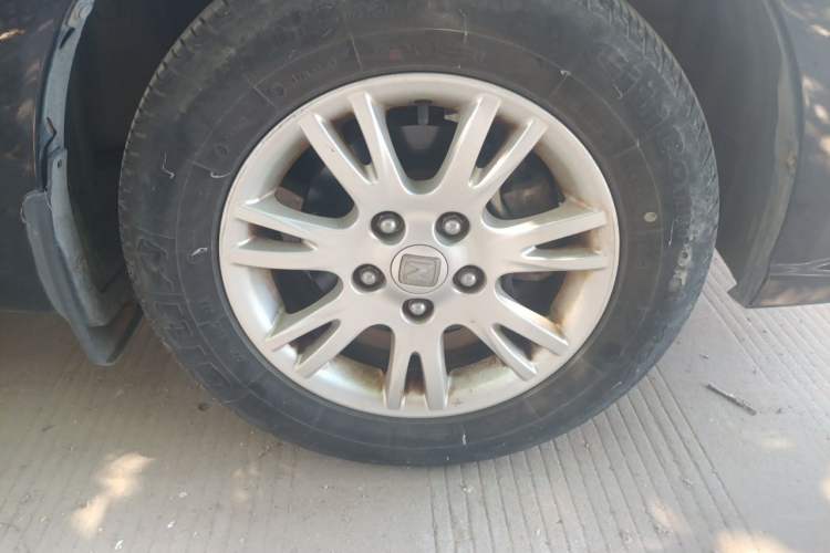 Used Zotye Z300 2016 New Vision 1.5L Manual Entry-Level Model Right Front Wheel Hub