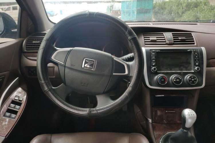 Used Zotye Z300 2016 New Vision 1.5L Manual Entry-Level Model with Sunroof Steering Wheel