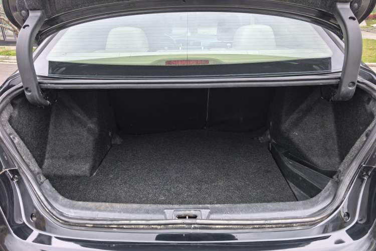 Used Zotye Z300 2016 1.5L Manual Luxury Model Trunk