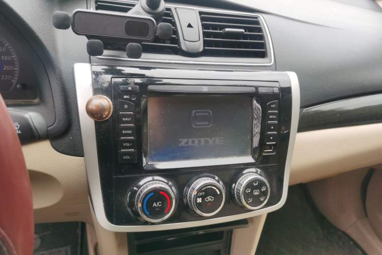 Used Zotye Z300 2016 1.5L Manual Elite Version Audio And AC Panel