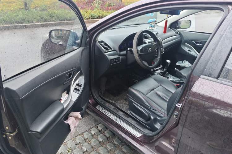 Used Zotye Z300 2016 New Vision 1.5L Manual Entry-Level Model Driver Seat