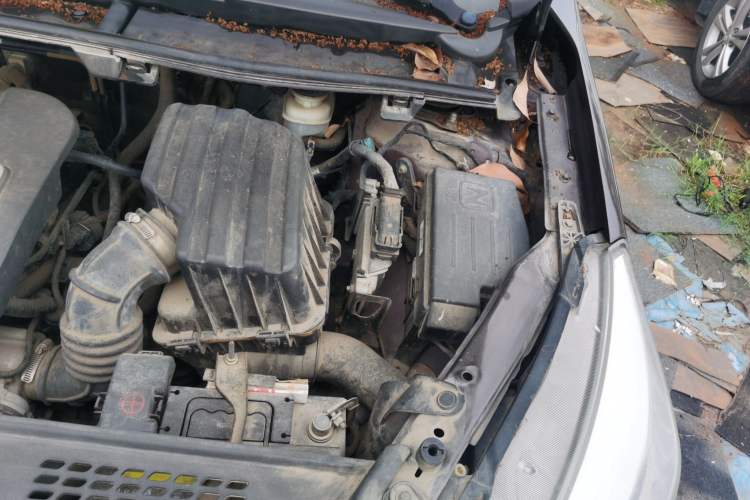 Used Zotye Z300 2016 1.5L Manual Elite Version Engine Bay Left