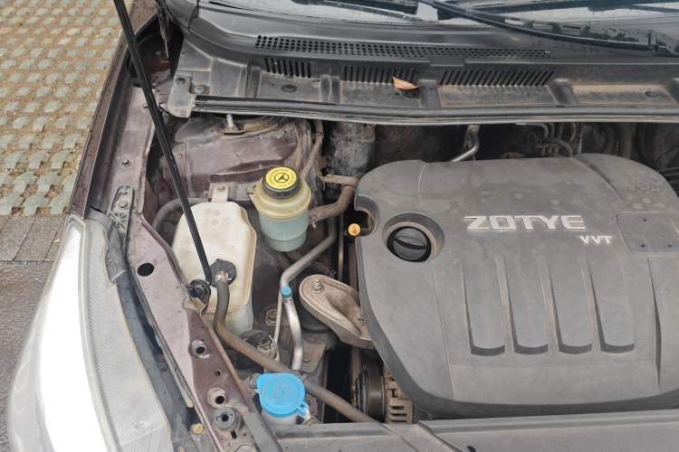 Used Zotye Z300 2016 New Vision 1.5L Manual Entry-Level Model Engine Bay Right
