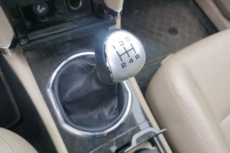 Used Zotye Z300 2016 1.5L Manual Elite Version Gear Lever