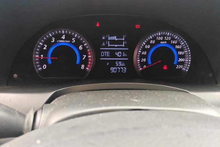 Used Zotye Z300 2016 New Vision 1.5L Manual Entry-Level Model Odometer Close Up