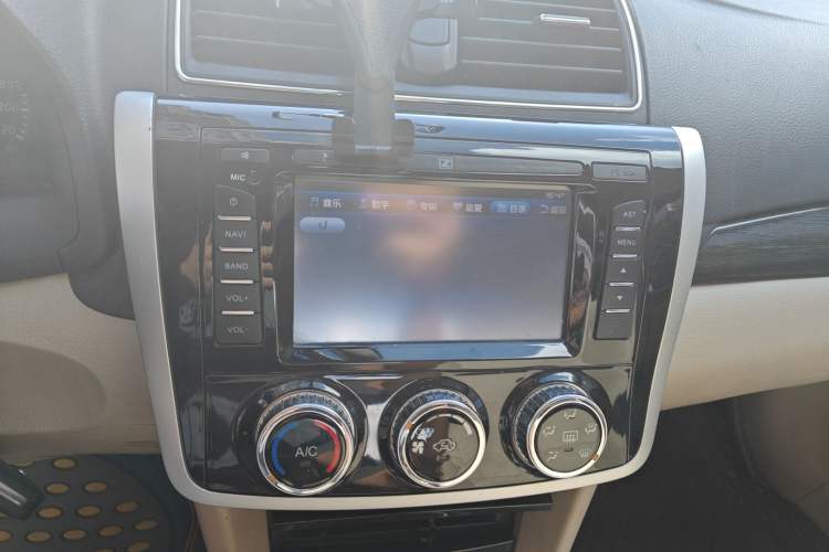 Used Zotye Z300 2016 New Vision 1.5L Manual Entry-Level Model Audio And AC Panel
