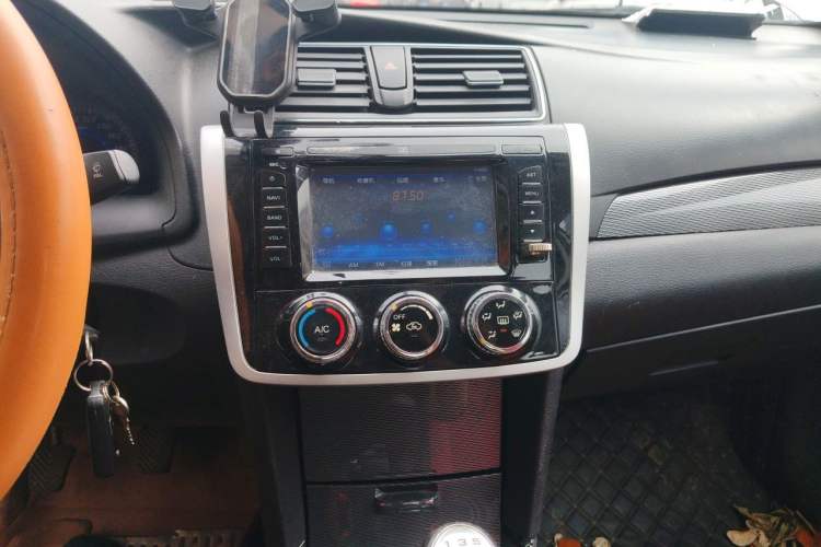 Used Zotye Z300 2016 1.5L Manual Elite Version Audio And AC Panel