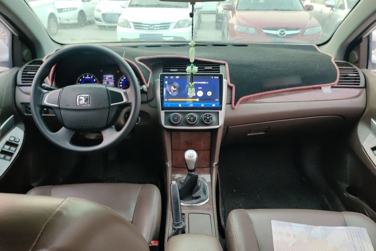 Used Zotye Z300 2016 New Vision 1.5L Manual Entry-Level Model with Sunroof Center Console