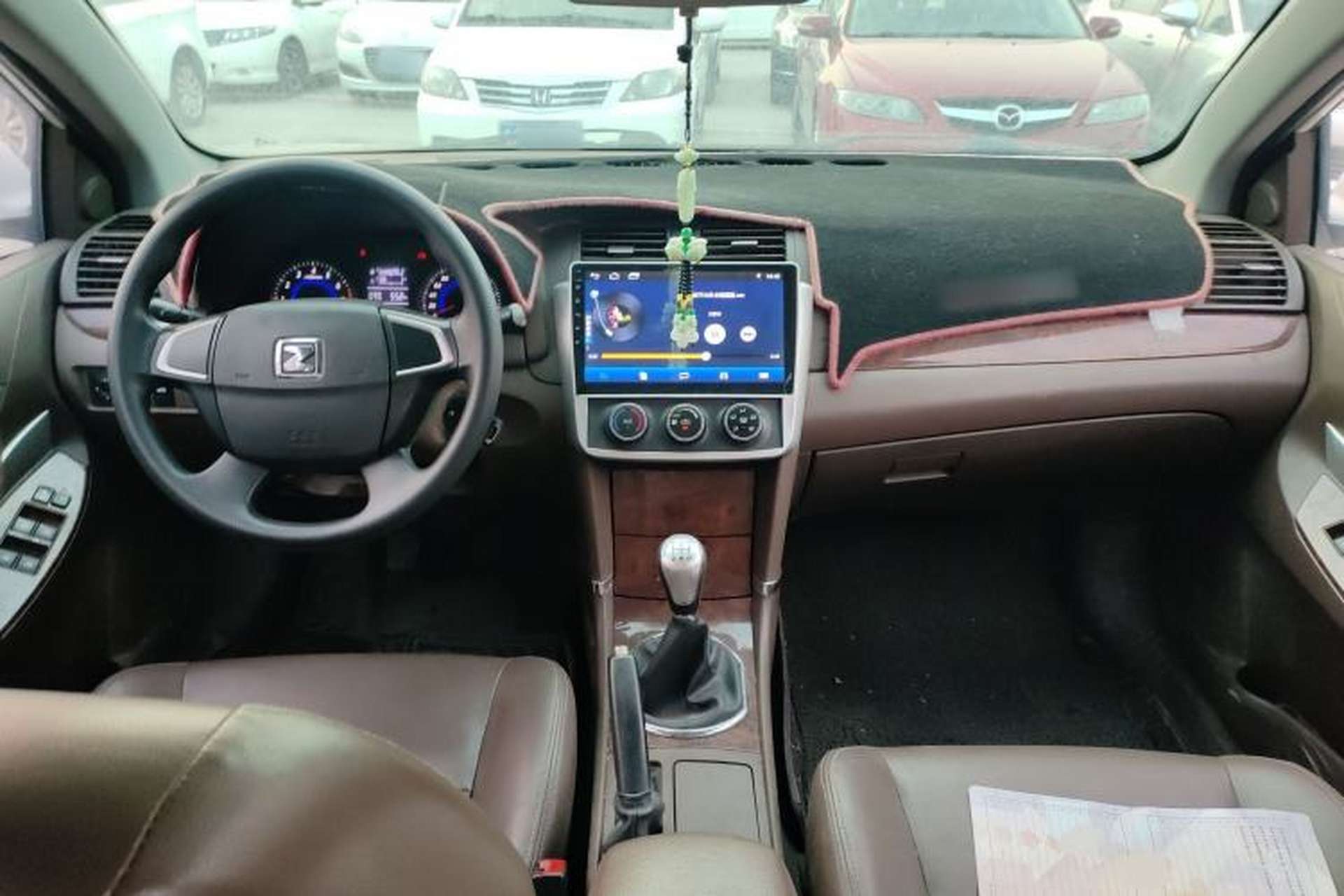 Used Zotye Z300 2016 New Vision 1.5L Manual Entry-Level Model with Sunroof Center Console