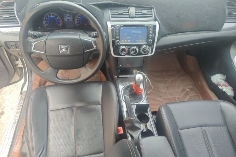 Used Zotye Z300 2016 New Vision 1.5L Manual Entry-Level Model Center Console