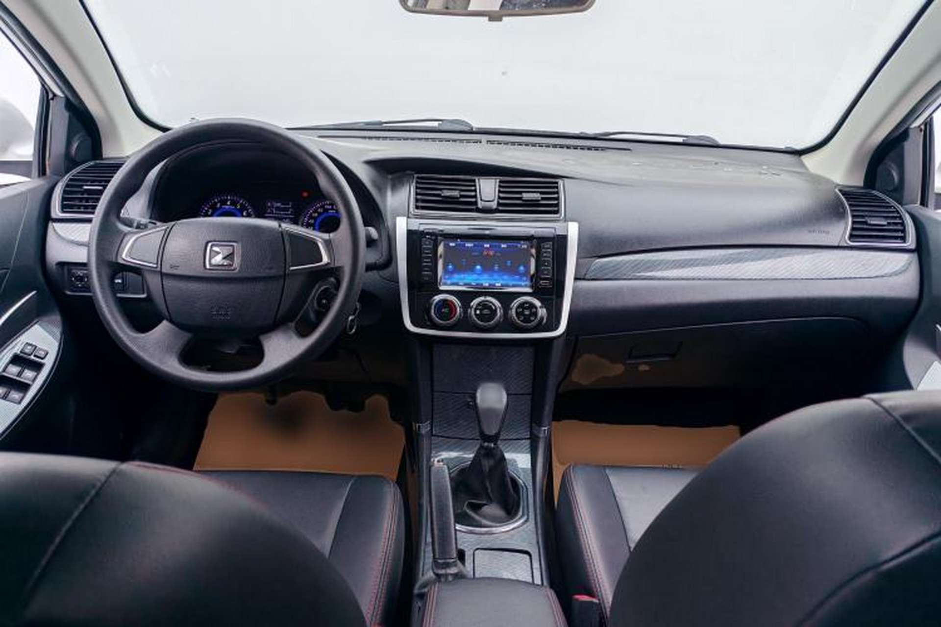 Used Zotye Z300 2016 New Vision 1.5L Manual Entry-Level Model Center Console
