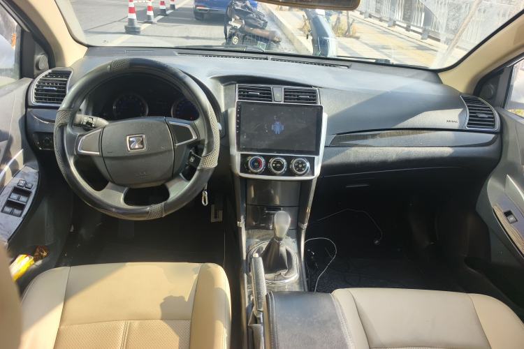 Used Zotye Z300 2016 New Vision 1.5L Manual Entry-Level Model Center Console
