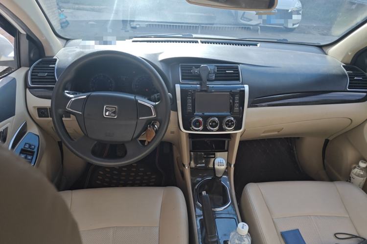 Used Zotye Z300 2016 New Vision 1.5L Manual Entry-Level Model Center Console