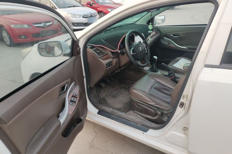 Used Zotye Z300 2016 New Vision 1.5L Manual Entry-Level Model with Sunroof Driver Seat