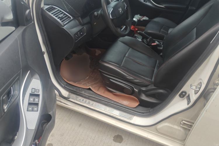 Used Zotye Z300 2016 New Vision 1.5L Manual Entry-Level Model Driver Seat